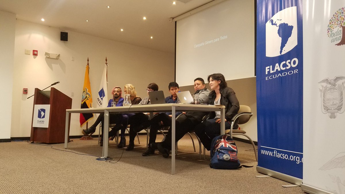 "Nadie debería acudir a una terapia psiquiátrica para tomar una decisión tan urgente como la autodeterminación de su cuerpo, el Estado debería acompañar esta decisión sin más" Eli Vásquez de .<a href="/transfeministas/">Cuerpos Distintos</a> en #OctubreTrans2018 

.<a href="/paomerazam/">Paola Mera</a> .<a href="/PactoTrans/">PactoTrans</a> .<a href="/RegistroCivilec/">Registro Civil Ecuador 🇪🇨</a>