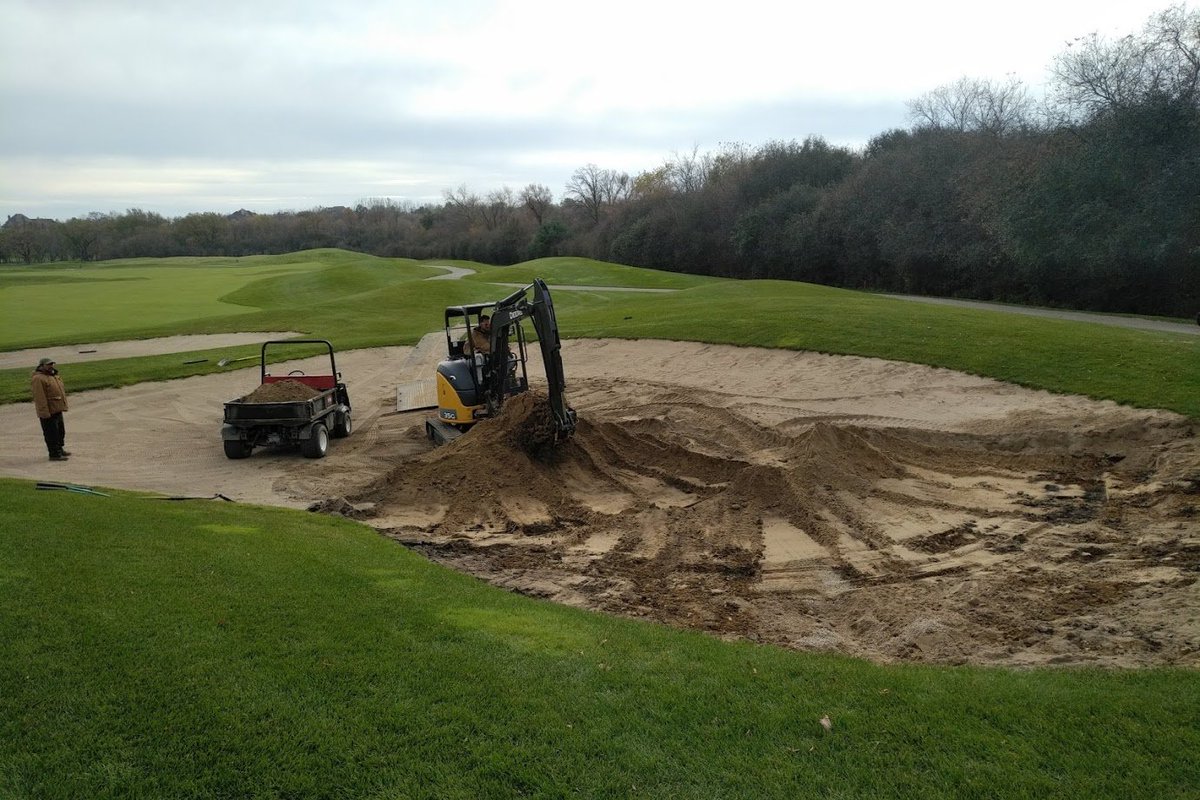 jinx97's tweet photo. The crew at the Legends at Brandybrook in Wales, WI is at it again with their switch to @Billy_Bunker.  They've also introduced @DuraBunker edging into several bunkers creating fully sealed bunkers.  Great place...awesome work, guys! https://t.co/VFhJXgpnOb