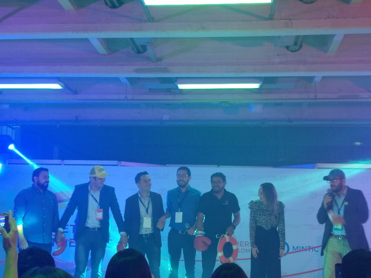 AppsCo's tweet photo. Nuestro director @ivancastanop anuncia como ganador de #GetInTheRingAppsCo a @EmobiColombia. Felicidades https://t.co/0ObAeLnLDE