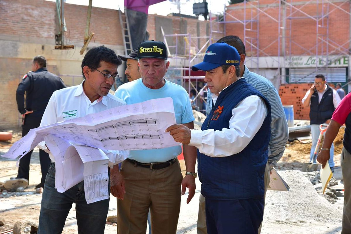 jmcarbajal's tweet photo. Ayer realizamos un recorrido para supervisar la obra de reconstrucción del #MercadoMunicipal.

Los trabajos continúan y en próximas semanas abrirá sus puertas para ofrecer productos de calidad para la ciudadanía chalquense.

#JuntosMoviendoChalco https://t.co/aVfQveBwp7