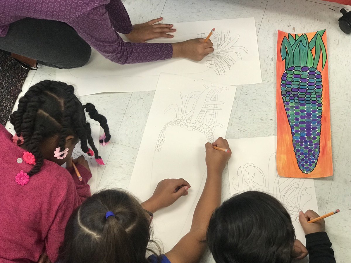 MrsBradleyART's tweet photo. Starting our warm/cool Flint corn colors in 3rd grade! #LRElem https://t.co/F7kRponA7e