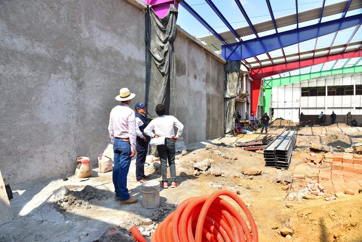jmcarbajal's tweet photo. Ayer realizamos un recorrido para supervisar la obra de reconstrucción del #MercadoMunicipal.

Los trabajos continúan y en próximas semanas abrirá sus puertas para ofrecer productos de calidad para la ciudadanía chalquense.

#JuntosMoviendoChalco https://t.co/aVfQveBwp7