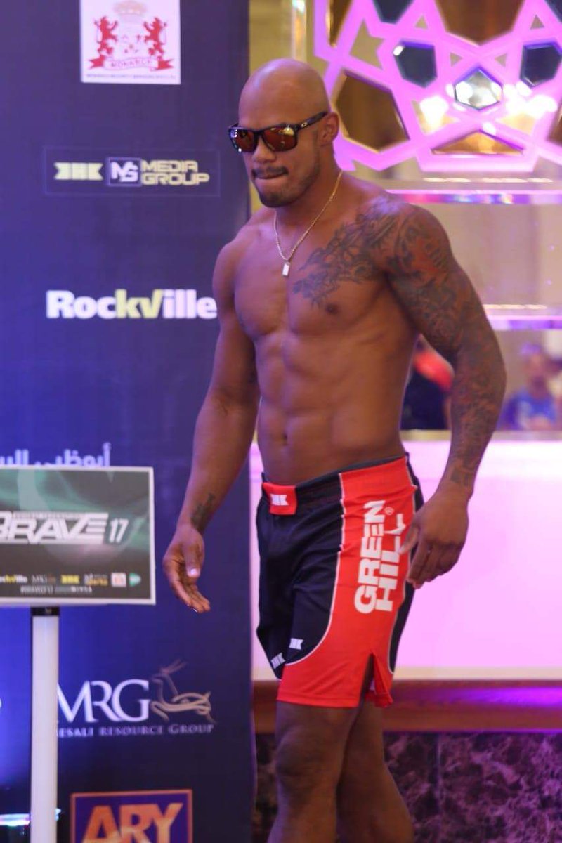 bravemmapak's tweet image. Contenders of Welter Weight Bout (Main Event) Rodrigo Cavalheiro &amp;amp; Abdoul Abdouraguimov with the Mohammad Shahid, President #BraveCombatFederation at the stage of Weigh In Event #Brave17 #MMA Pakistan.
#HappeningNow at Raya Golf &amp;amp; Country Club, #Lahore.
#ARYDigitalNetwork #MRG