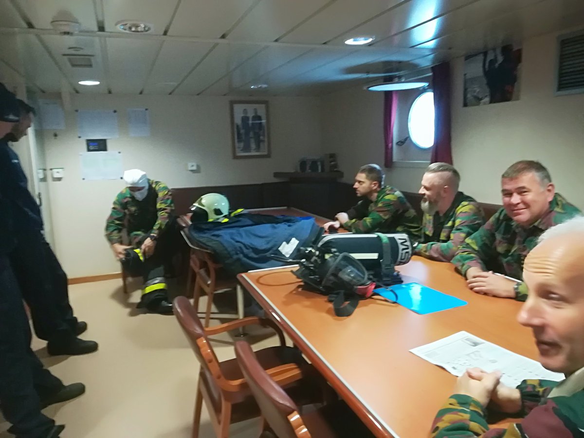 Commandant_Cstr's tweet photo. Today and yesterday the staff of CIBE Sud to see what is the life on board @TheBelgianNavy so they can inform our futur french speaking colleagues before starting their professional training @CCMAR_STX https://t.co/lmjYcnYOHW