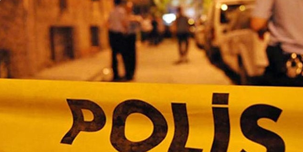 pressnewss's tweet photo. Urfa’da silahlı saldırı 1 ölü Şanlıurfa’da yaşanan silahlı saldırıda 1 kişi hayatını kaybetti. Olay Şanlıurfa’nın Viranşehir ilçesine bağlı Şırnak Mahallesi’nde yaşandı. 4 yıl önce arazi anlaşmazlığı nede https://t.co/S7rIdwg06A https://t.co/p46zQtxjLM