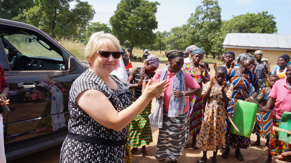GROW_Ghana's tweet photo. Do you feel successful and fantastic about being part of the @GROW_Ghana project? Says H.E Cameron Heather, the Canadian High Commissioner to Ghana interacting with our women farmers in Gonjuolo community who answered positively! @CanHCGhana 
@HCameronGH @medadotorg @meda_women https://t.co/9l5PYpI3S5