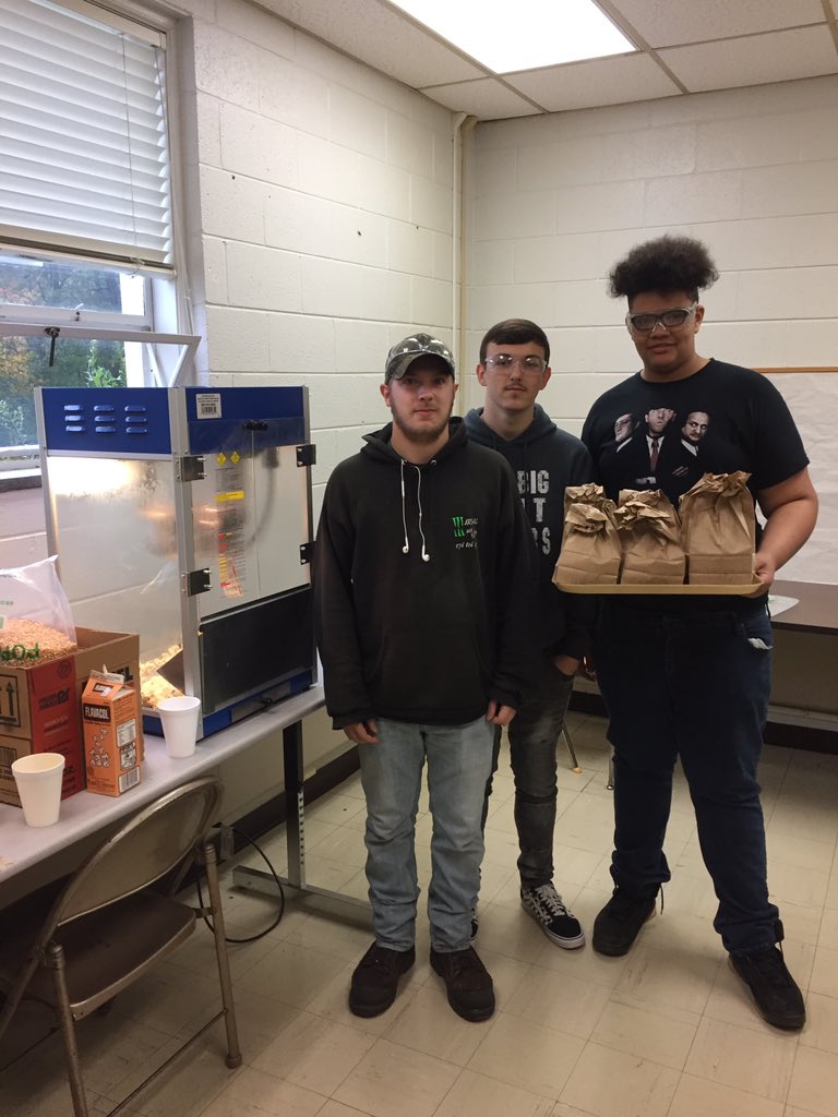 MinterJr's tweet photo. Things are Popping at the Career Academy! Mr. Byrdβs students found a popcorn machine and fixed it to provide students a special treat on Friday! #HCPSLearning https://t.co/6QGybV1YoZ