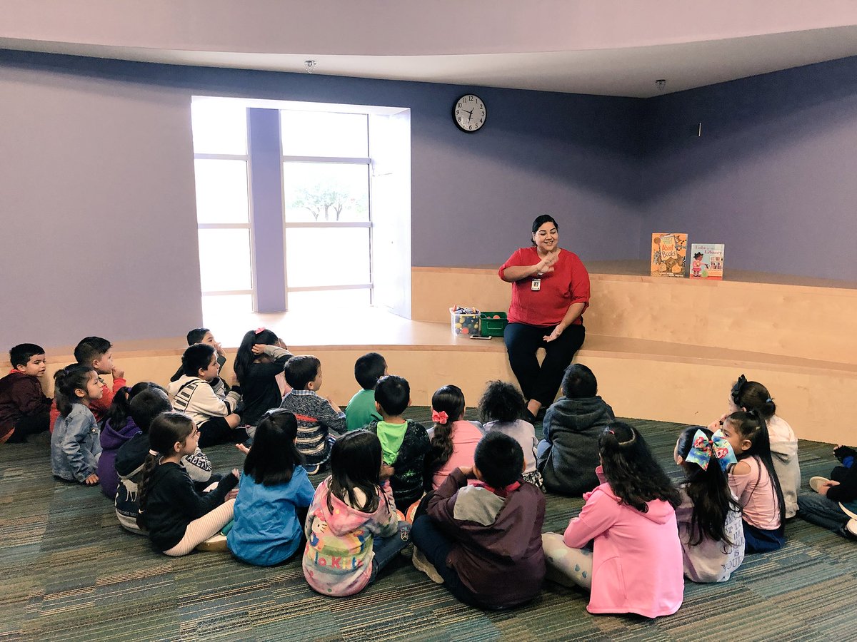ktorres04's tweet photo. Our little 1st grade warriors are having so much library fun!  @mcallenlibrary @warriors112 https://t.co/6toKMBN2xY