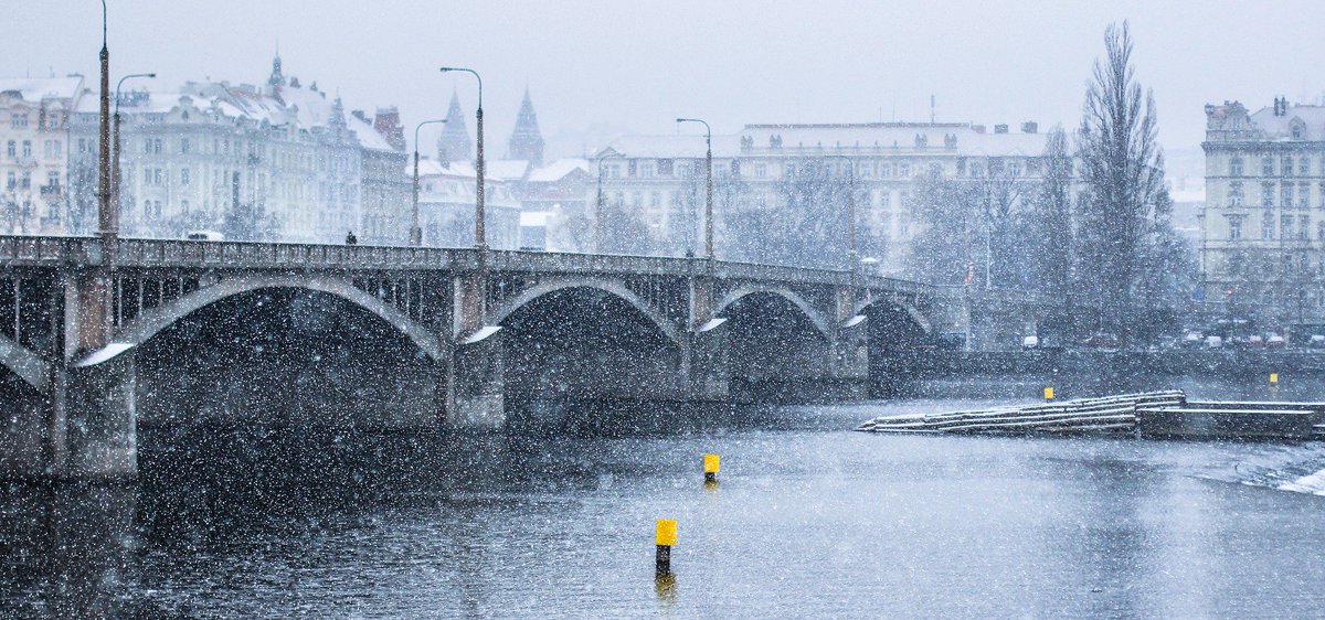 ofertasenpraga's tweet photo. ¿Cuál es la mejor época para visitar #Praga, en invierno o verano? 😏 

https://t.co/YejVuGXiSR #Prague #Viajar #RepublicaCheca #FelizFinde #Holidays #Viajeros #Travel #Tour #FreeTour https://t.co/pydQfPW7NE