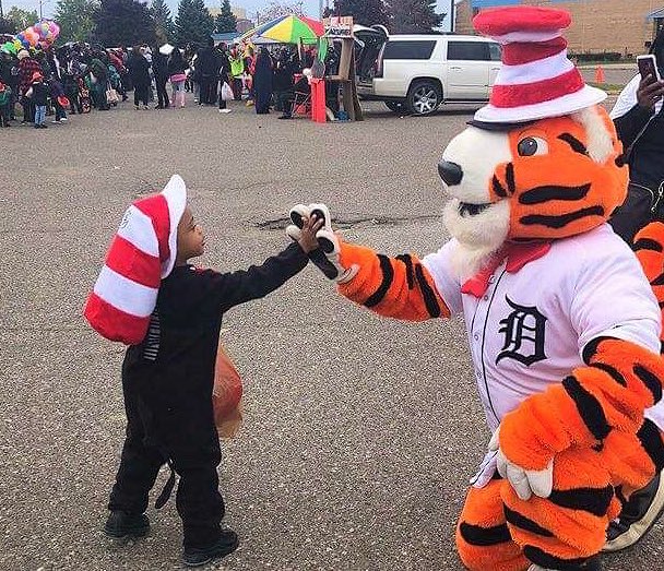tigers's tweet photo. Our favorite cat in the hat.

#TrunkOrTreat https://t.co/N70OrRPO7a
