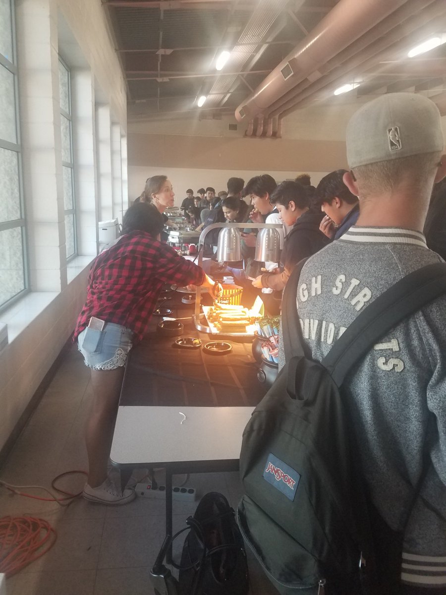 FUSDFoodService's tweet photo. Thank you AB Miller High School for hosting our first FUSD Taste Test!  We had 15 manufacturer's and community partners supporting efforts in determining menu choices.  We appreciate the several hundred students and families that showed up to vote for menu items! https://t.co/EdJtx6viHX