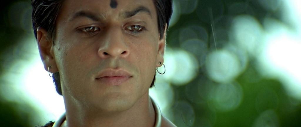 SRKFanSalma_'s tweet photo. Ten years gab between two different genres, complete different characters &amp; both are portrayed by SRK with so much dedication &amp; honesty. Thank you  @iamsrk for not repeating yourself &amp; always bringing newness to Bollywood. Congratulations for #7YearsOfRaOne &amp; #17YearsOfAshoka https://t.co/qHB5xHpjXx
