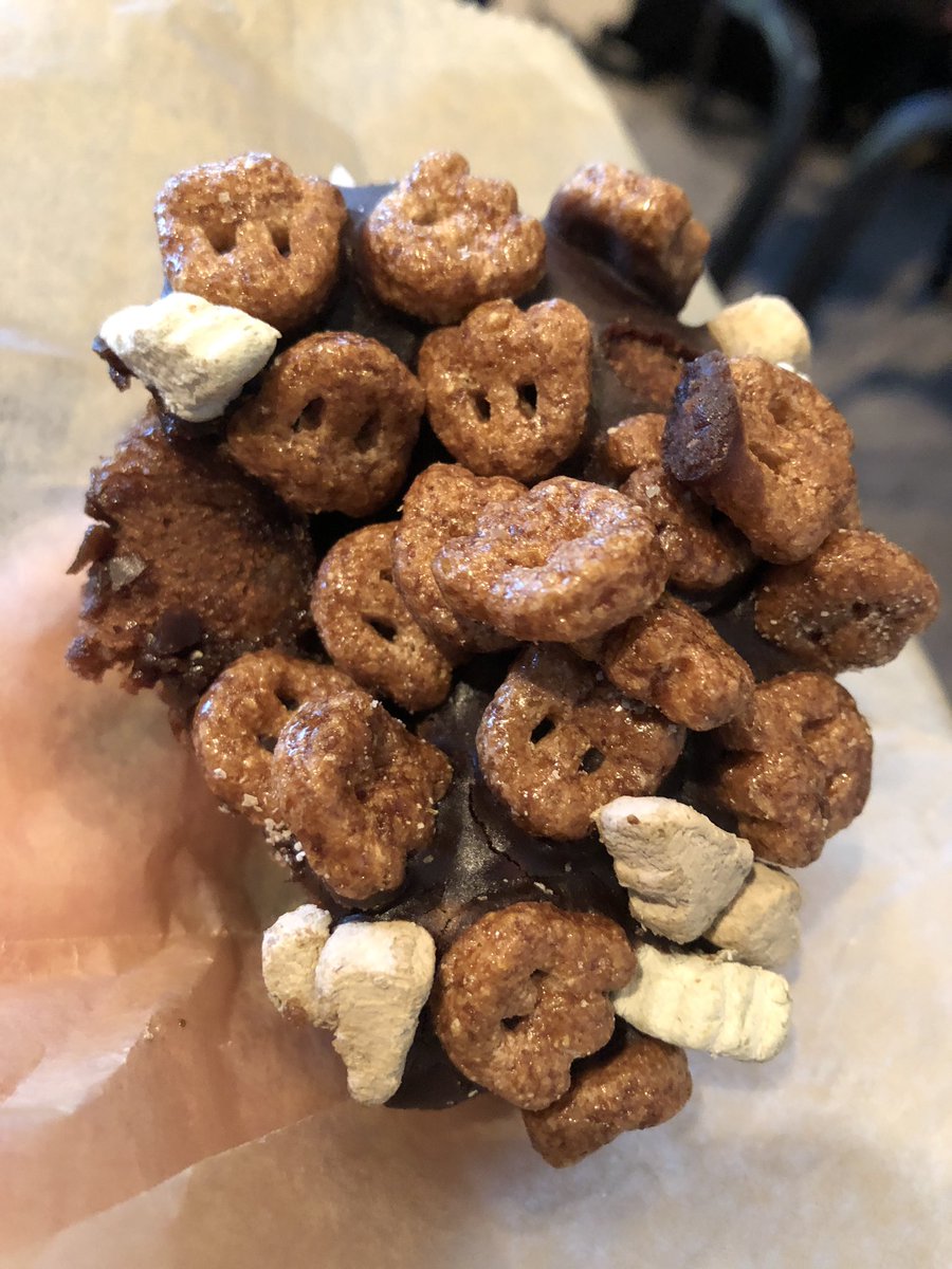 keden2000's tweet photo. Definitely not low carb but I couldnβt pass up the local flavor. #RebelDonuts https://t.co/bujQ0L6HVl