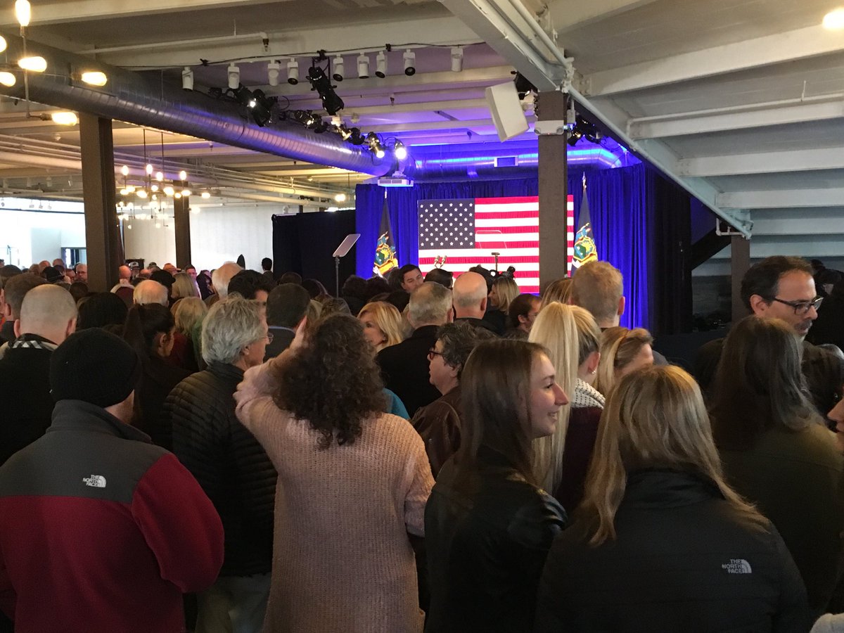 JimmyVielkind's tweet photo. Hello from Kingston!
There are a few hundred people here in the Senate Garage where @JoeBiden is rallying for Antonio @DelgadoforNY19 in #ny19 https://t.co/oWuyeoQbiF