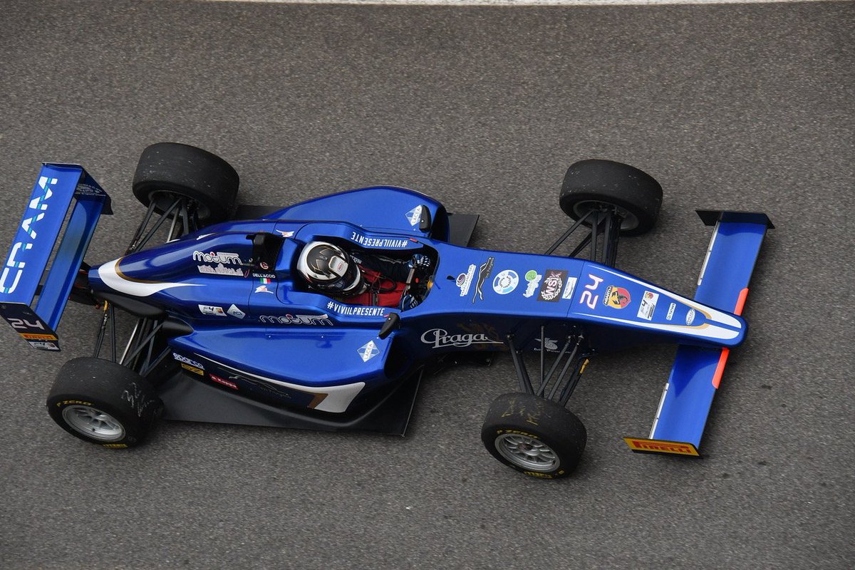 DellAccioDriver's tweet photo. #LiveFromTrack giornata di prove terminata! Seguite le qualifiche di domani : 09.00/09.15 #Quali1 e 09.25/09.40 #Quali2. #passione #motori #velocità #formula https://t.co/6WndP73Fc7