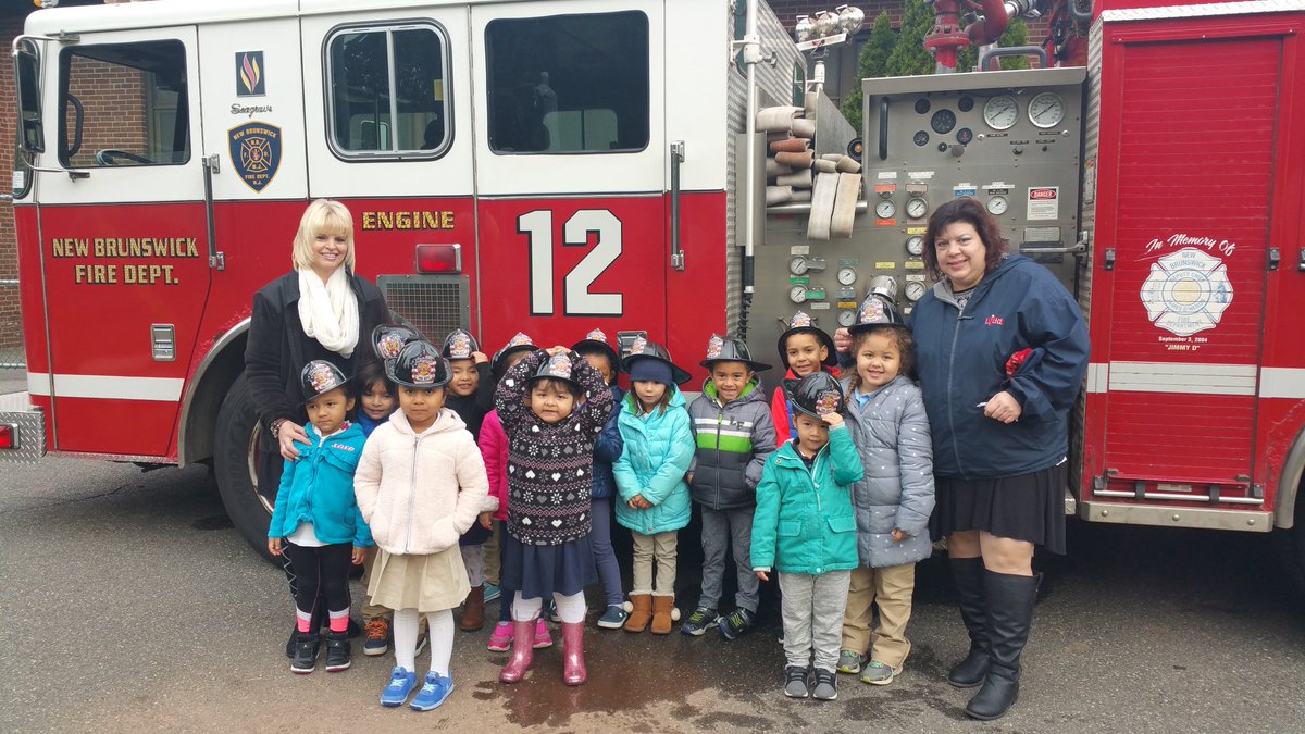 WilliamJerrySm1's tweet photo. New Brunswick Fire Department takes time to teach fire safety to our students at Woodrow Wilson

#allin4nb
#ww_nbps https://t.co/2UCFK82Ydj