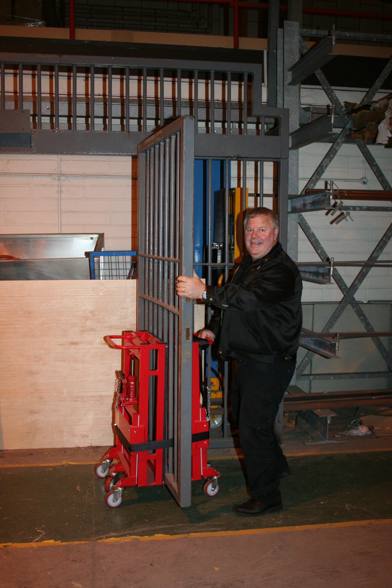 Steplift's tweet photo. Steplift's own Jack 'n' Roll opening up the gates to the Bank Holiday Weekend! This little set can move big loads of up to 2,000kg. For more information on the Jack 'n' Roll set, check out our website here - https://t.co/4aiaHklXZ4
#Steplift #friyay #JacknRoll #materialhandling https://t.co/SkUlajIhPj