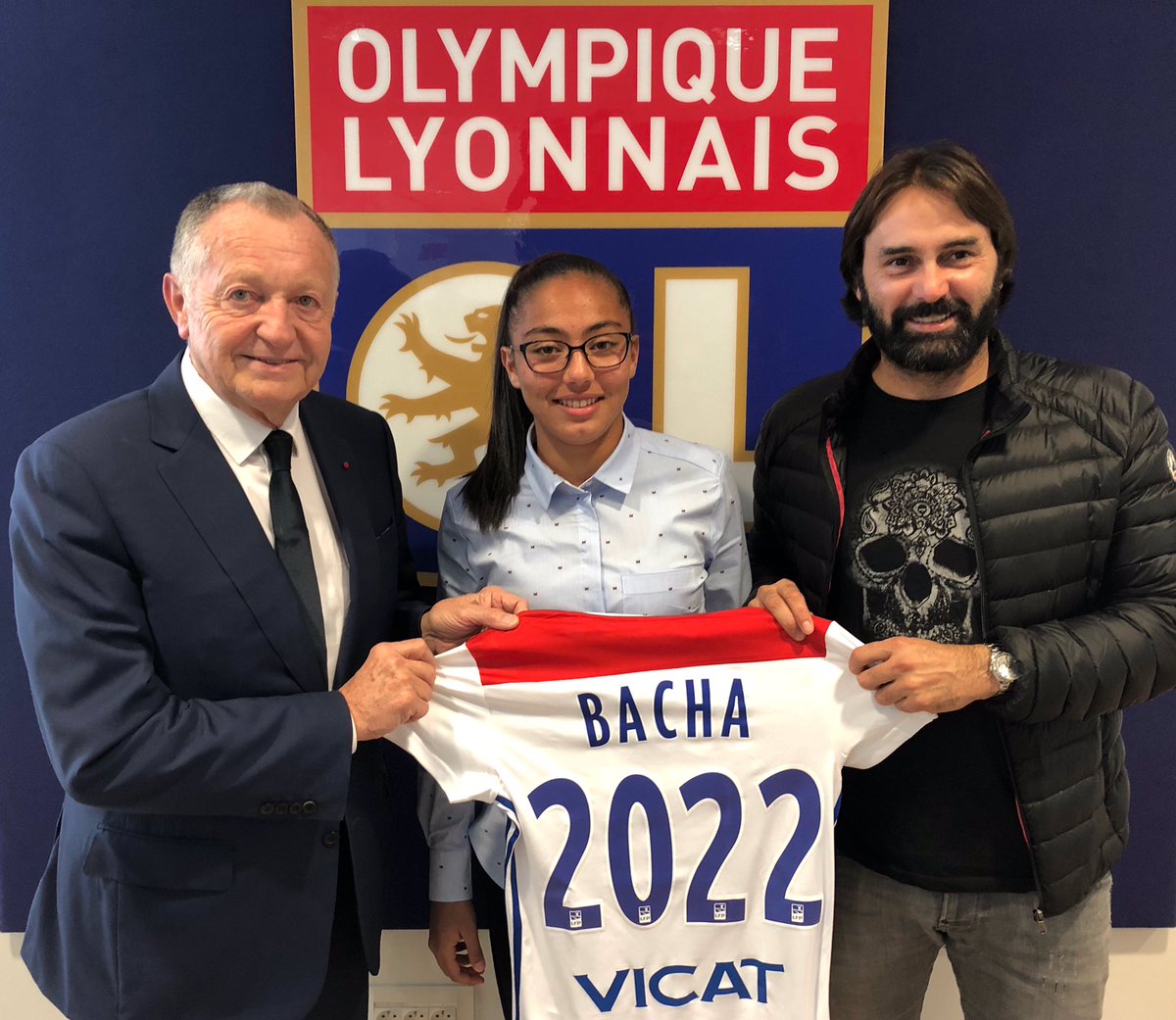 JM_Aulas's tweet photo. @OL @OLfeminin @Le_Progres @lequipe @FFF c'est un grand jour pour l'OL avec la signature d'un beau contrat jusqu'en 2022 pour Selma et j'en suis très heureux 👌👍⚽️️🎁 https://t.co/Qk6L3RnGAJ