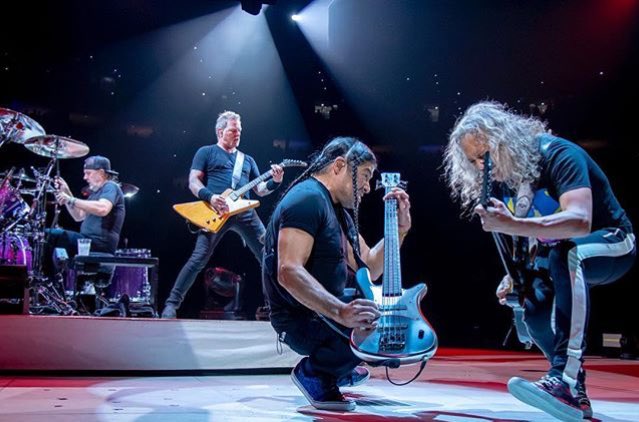 DarkSanti97's tweet photo. Imágenes de lo mejor que dejó la presentación de la banda anoche en Philadelphia. 

Phantom Lord y The Day That Never Comes fueron las canciones destacadas de un interesante Set List. 

#MetInPhilly #Worldwired #MetallicaRules 🙌🏻🙌🏻😌🔥🌟✊🏻✌🏻️ https://t.co/h6W9nLjaQV