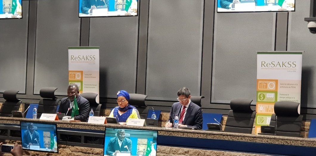 ReSAKSS's tweet photo. A fruitful #2018ReSAKSS Annual Conference has ended with closing statements by @JosefaSacko, @IFPRI Dg @ShenggenFan and Ousmane Badiane @IFPRI_WCAO Africa Director. The next edition on the theme of #gender will be held in #Nairobi in partnership with @AWARDFellowship ! https://t.co/pPWpLPRPzf