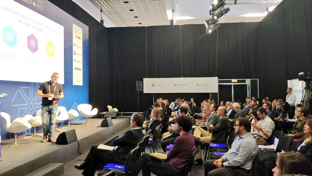 fomenti's tweet photo. Talento catalán en #PropTech triunfando en #USA. Una #StartUp en el mercado de #RealEstate más maduro del Mundo, presentado por @damiagarciapriu de @restb_ai en #BMP2018 #AI #CRTech #Barcelona #Catalonia #Spain https://t.co/FihcAyYd1n