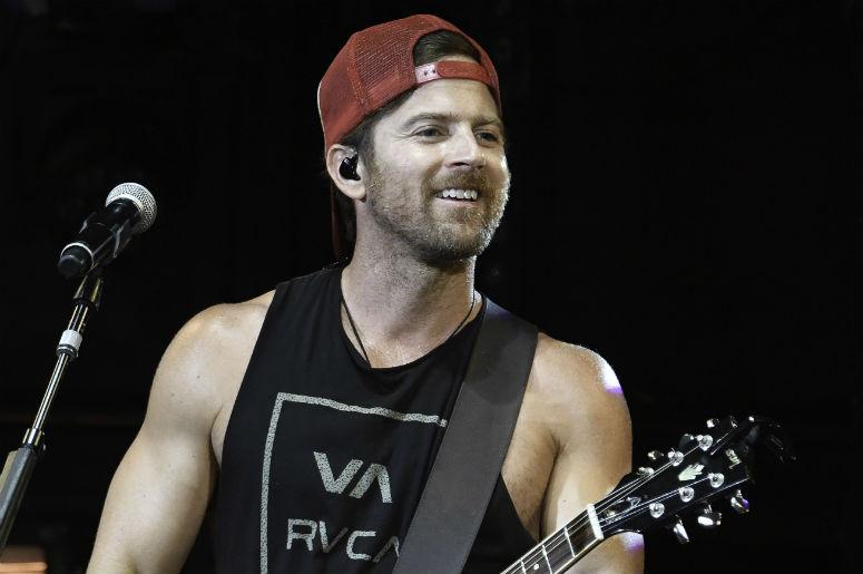 SeattleWolf's tweet photo. . @KipMooreMusic joins the #WolfAtWork today to talk bear sightings, #RoomToSpare, and using coupons on a first date! ~ @DeAnnaLeeDance
Photo Credit: © Ron Elkman/USA TODAY Sports https://t.co/sh3N0y6BO7