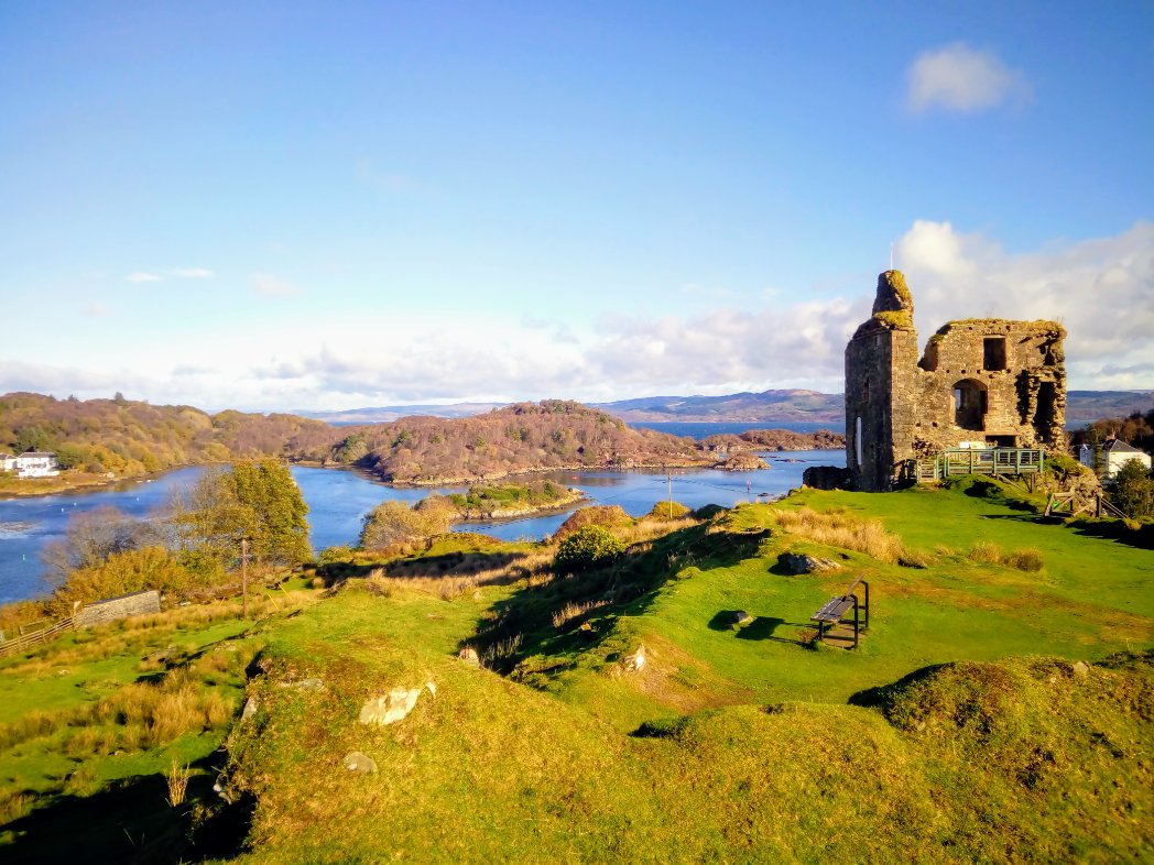 Tarbert Castle at midday today. Great to come up &amp; be part of <a href="/TarbertBookFest/">TarbertBookFestival</a> at the Academy, great young 
folk! <a href="/wildaboutargyll/">Wild About Argyll | Scotland’s Adventure Coast</a> <a href="/argyllandbute/">Argyll and Bute Council</a> <a href="/tarbertharbour/">Tarbert Harbour</a> <a href="/ArgyllandIsles/">Argyll and the Isles</a> <a href="/secret_coast/">Argyll's Secret Coast</a> <a href="/HeartofArgyll/">Heart of Argyll</a> <a href="/TarbertAcademy/">Tarbert Academy</a> @TarbertInfo