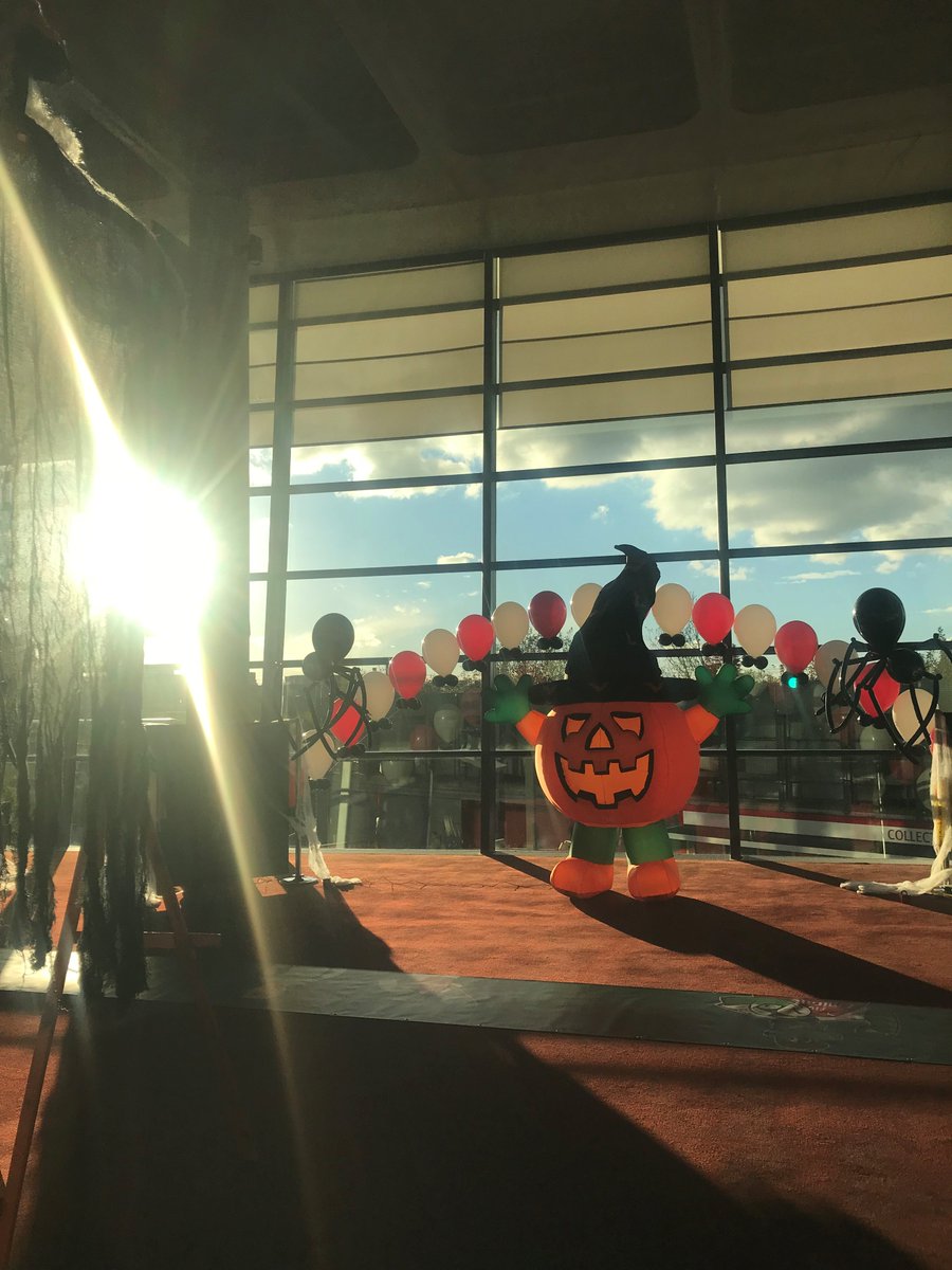 ArsenalEvents's tweet photo. Getting ready for our Halloween party this evening with @JuniorGunners #Halloween2018 #EmiratesStadium https://t.co/22TKIlgEsn