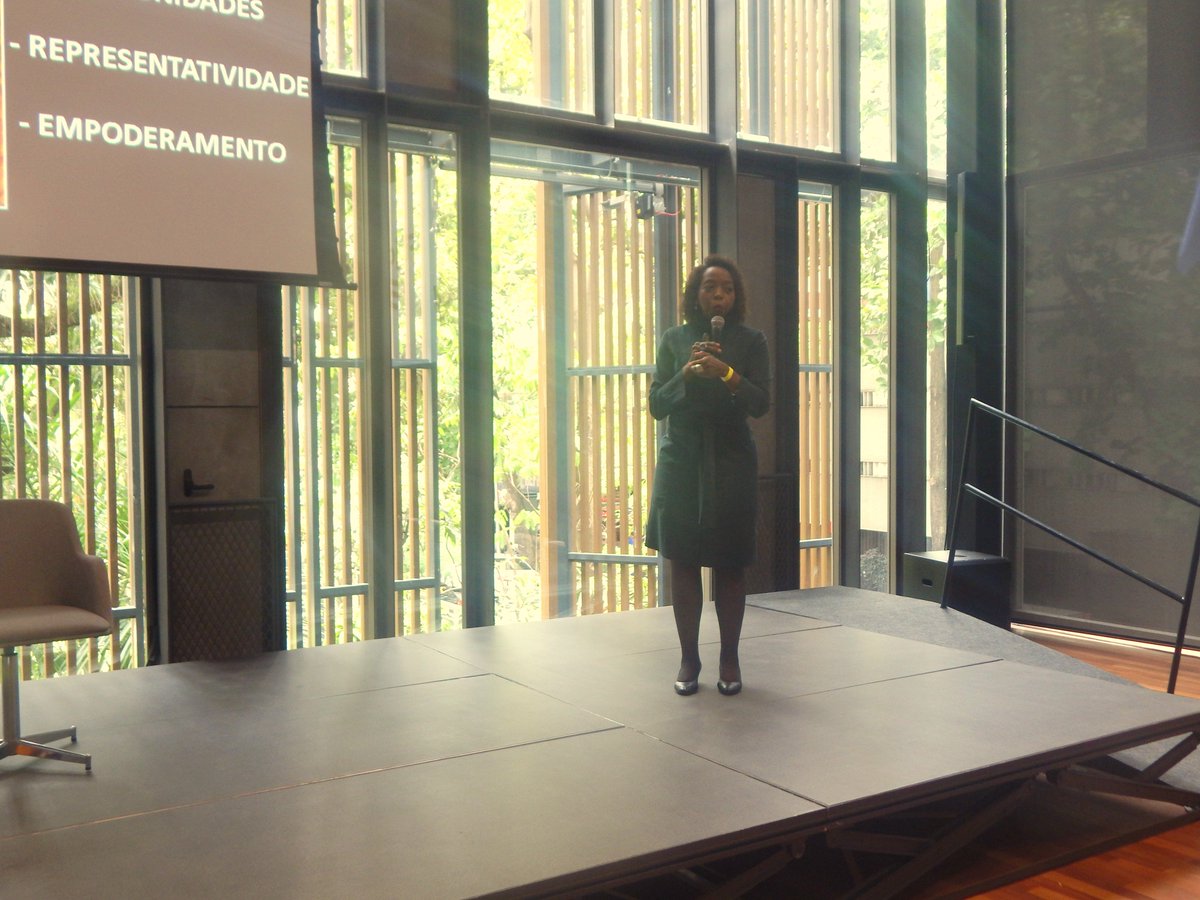 AmChamRio's tweet photo. #WConferece #AmChamRio
E no painel “Transformando vidas através da educação científica”, a participação de Joana D'Arc Félix de Souza, PhD/química, cientista e professora da ETEC em Franca/SP. https://t.co/4DNpZMTO56