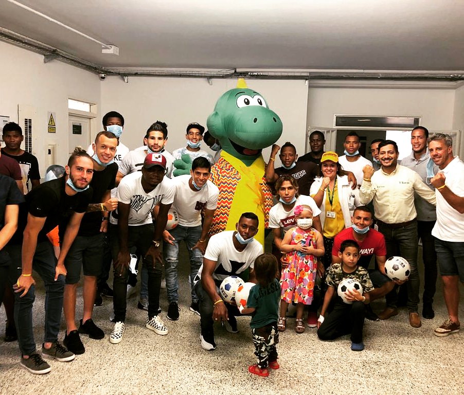 Esta mañana participamos junto al plantel de @CucutaOficial en la entrega de juguetes para el Hospital Municipal de la Ciudad ¡Tenemos equipo! 👏 #DentroyFueraDeLaCancha