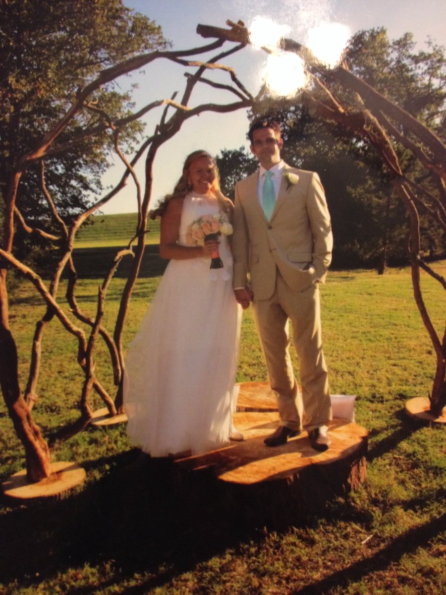 jojacqu's tweet image. Happy 4 year anniversary ⁦@js_jacques⁩ and ⁦@bnjacques⁩