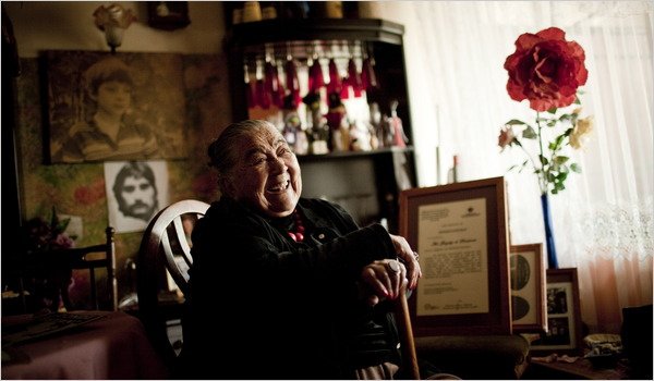 marcoporchile's tweet photo. Ejemplo de dignidad, valentía y de lucha. Duele el alma saber que Ana González se fue sin verdad y sin justicia. Chile está en deuda con ella. Nos toca a nosotros seguir buscando lo que ella no pudo encontrar. Venceremos frente al olvido y la impunidad. https://t.co/kawGFbCb9R