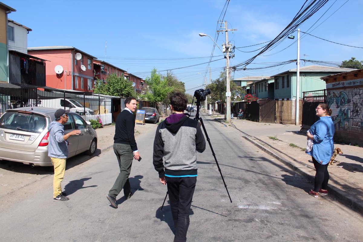 VictorSVenegas's tweet photo. #Eru realizando levantamiento fotografico junto a @IEU_T para trabajar lineamientos de convivencia en espacios públicos en @pablonavarrete @BrunetPlan #ChileLoHacemosTodos @ServiuRM @Minvu @MinvuRM @lfuentesarce https://t.co/o7r5YYl6vl