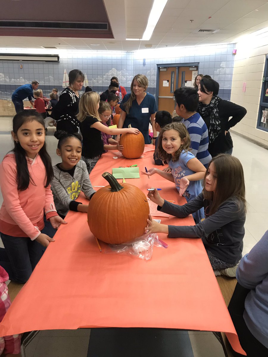 Annual Pumpkin 🎃 Math activity for our second graders this morning. Lots of parent volunteers, happy students, and gutted pumpkins!