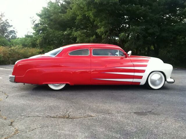 decadesofwheels's tweet photo. FRESH TRACKS FRIDAY: A lead sled is a 1949-1951 car with a body heavily modified in certain ways. One of the earliest &amp; most iconic is the 1951 Mercury Eight, pictured here with pearl white stripes, 3-inch chop, shaved door handles, and Frenched headlights. #customcar https://t.co/eX90ThK0fg