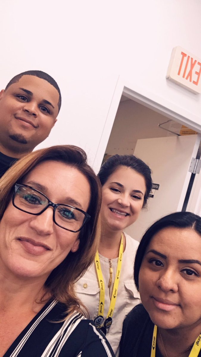 BettySainzperez's tweet photo. Kicking off the day with Business training @sprint1610!! @andrewroberts91 @jholt_fl @Briannc88 @LynnePincek https://t.co/SKlRwg1Utc