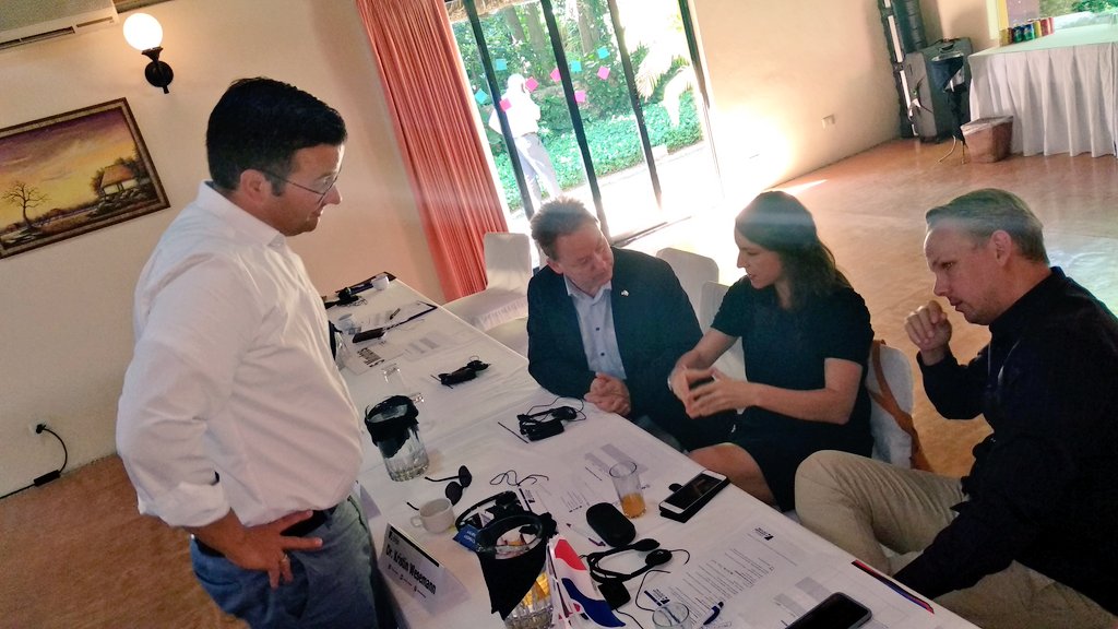 Los 30 chicos del #DiploKASMexico2018 presentan sus proyectos académicos sobre campañas electorales. Nuestro jurado <a href="/cdu/">CDU Deutschlands</a> y <a href="/KASonline/">Adenauer-Stiftung</a>  #Mexico 🇲🇽🇩🇪🙌🌎