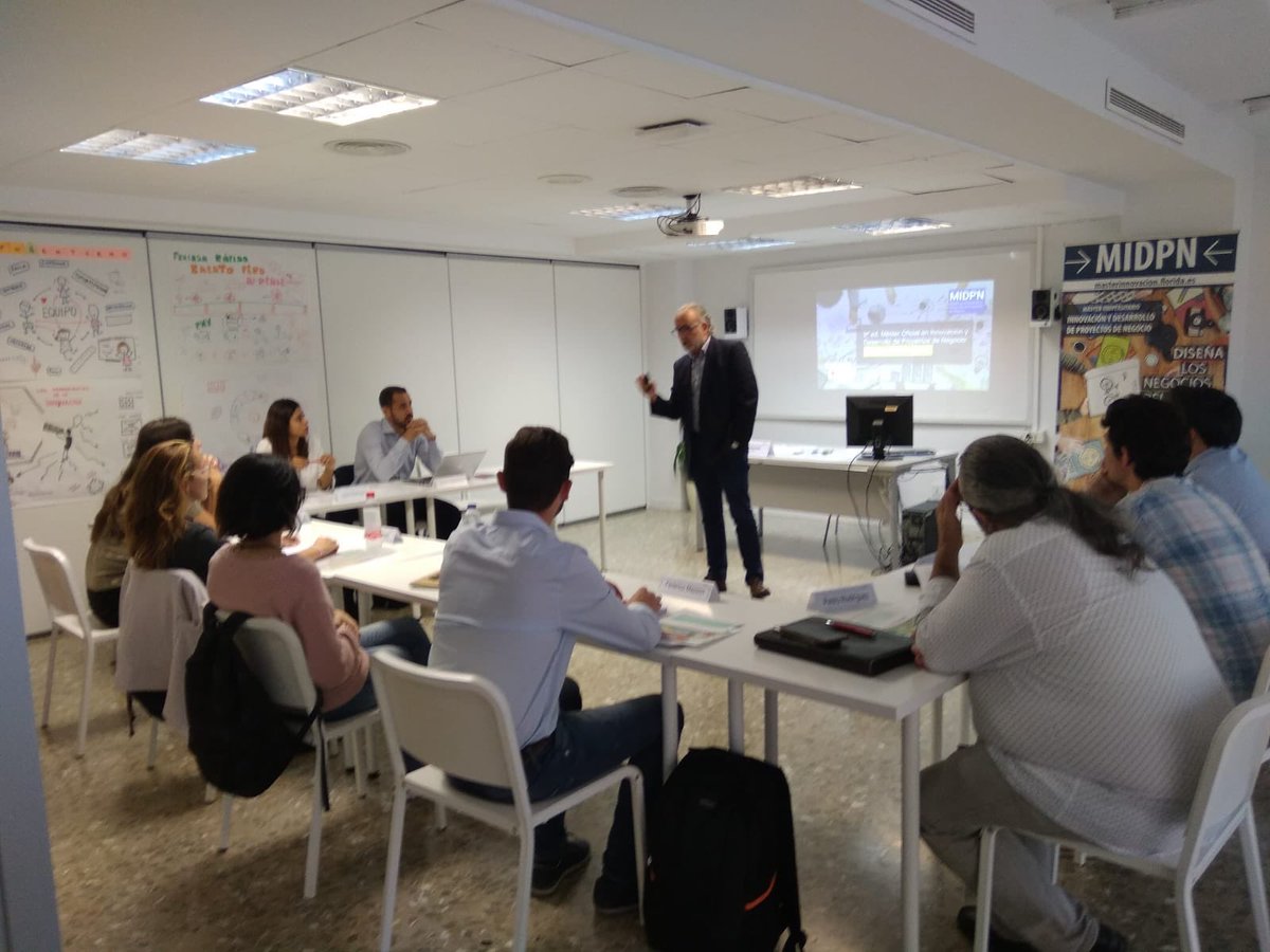 floridauni's tweet photo. Bienvenida de @vickyx21 y @pacocorma al nuevo alumnado del #MIDPN http:// https://t.co/Lp5c3lQ9Ig 👍 https://t.co/6LN2PsY3OK