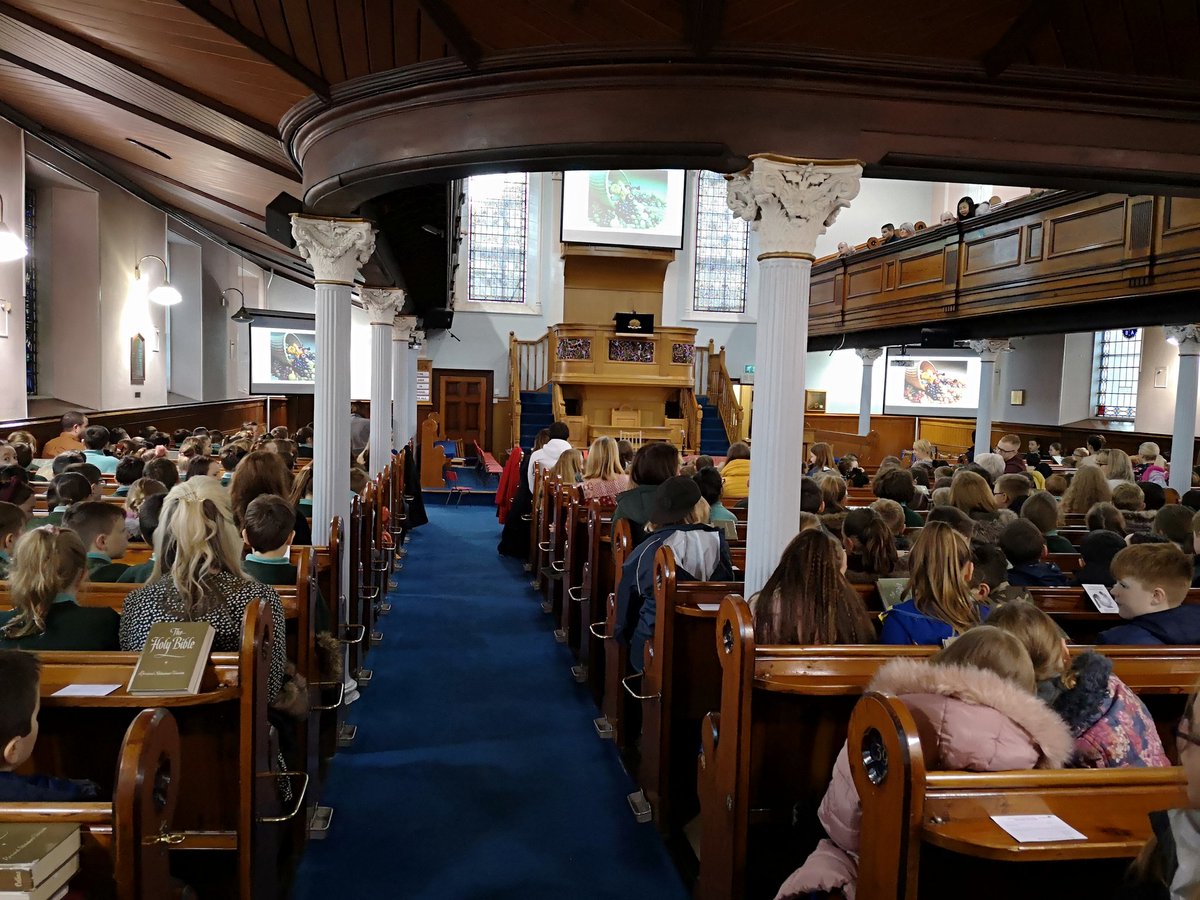 OakgroveIPSN's tweet image. Congratulations to all of our fantastic Primary 3 pupils as we celebrated the #Harvest2018 Service with Rev Linkens at Ebrington Presbyterian Church. Thanks to OIPSN families who filled 20 boxes of food donations for the Cross Community #PantryProject. @IEFNI @niciebelfast