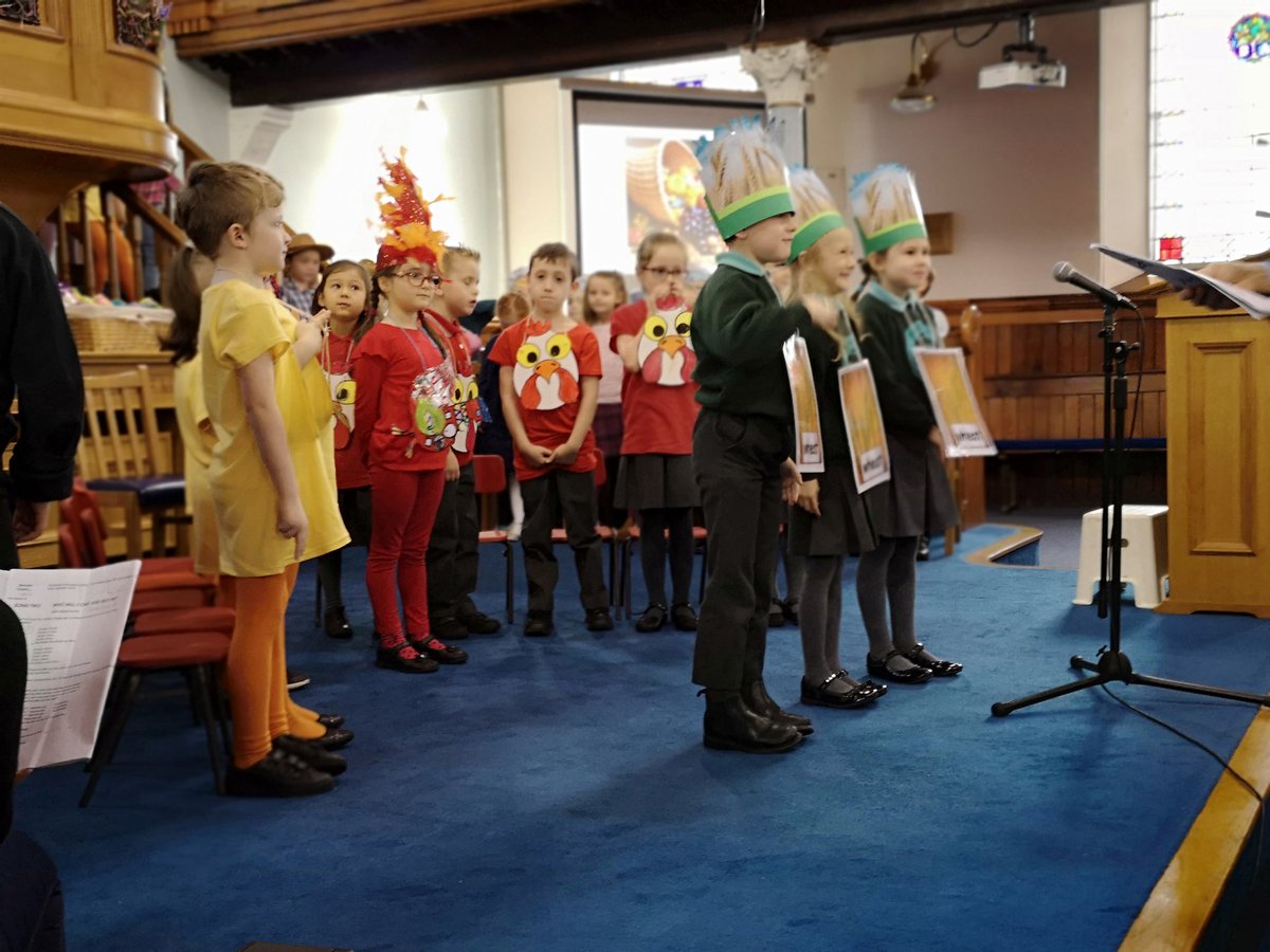 OakgroveIPSN's tweet image. Congratulations to all of our fantastic Primary 3 pupils as we celebrated the #Harvest2018 Service with Rev Linkens at Ebrington Presbyterian Church. Thanks to OIPSN families who filled 20 boxes of food donations for the Cross Community #PantryProject. @IEFNI @niciebelfast