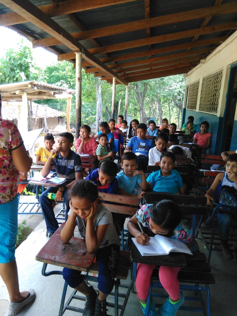 MINED45335626's tweet photo. #EnVictoriasEducativas
#TodosaMatricularnos
📚📒✏👨‍👩‍👧‍👦🤗📣📢🇳🇮
El Ministerio de Educación de San Juan de Limay invita a tod@s los padres a matricular a sus hij@s para dar apertura al Año Escolar 2019.Todos por una educaciòn de calidad con las oportunidades de nuestro  buen gobierno https://t.co/70QUPheY4y