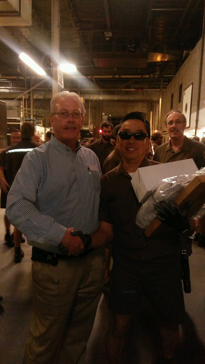 Congratulations goes out to Bruce Fukui in the Downtown center with 25 years safe driving. #CaughtSafely Thank you Bruce! @DesertMTUPSers <a href="/DarrenMooreDM/">Darren Moore</a> <a href="/kennethcherry26/">Kenneth</a>