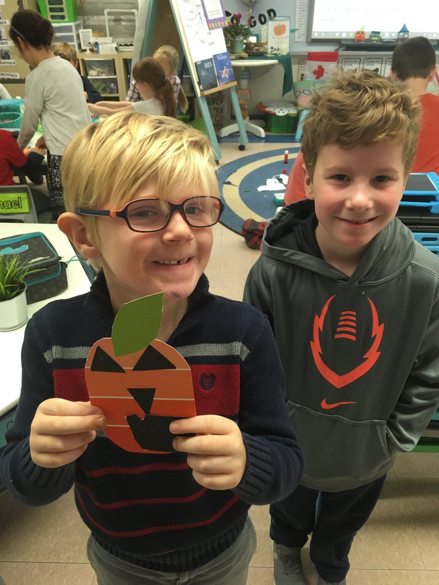 mrsvincelliSEAS's tweet image. Creating and describing these Halloween characters with our buddies in @mrscostanzoSEAS class! #learningpartnership