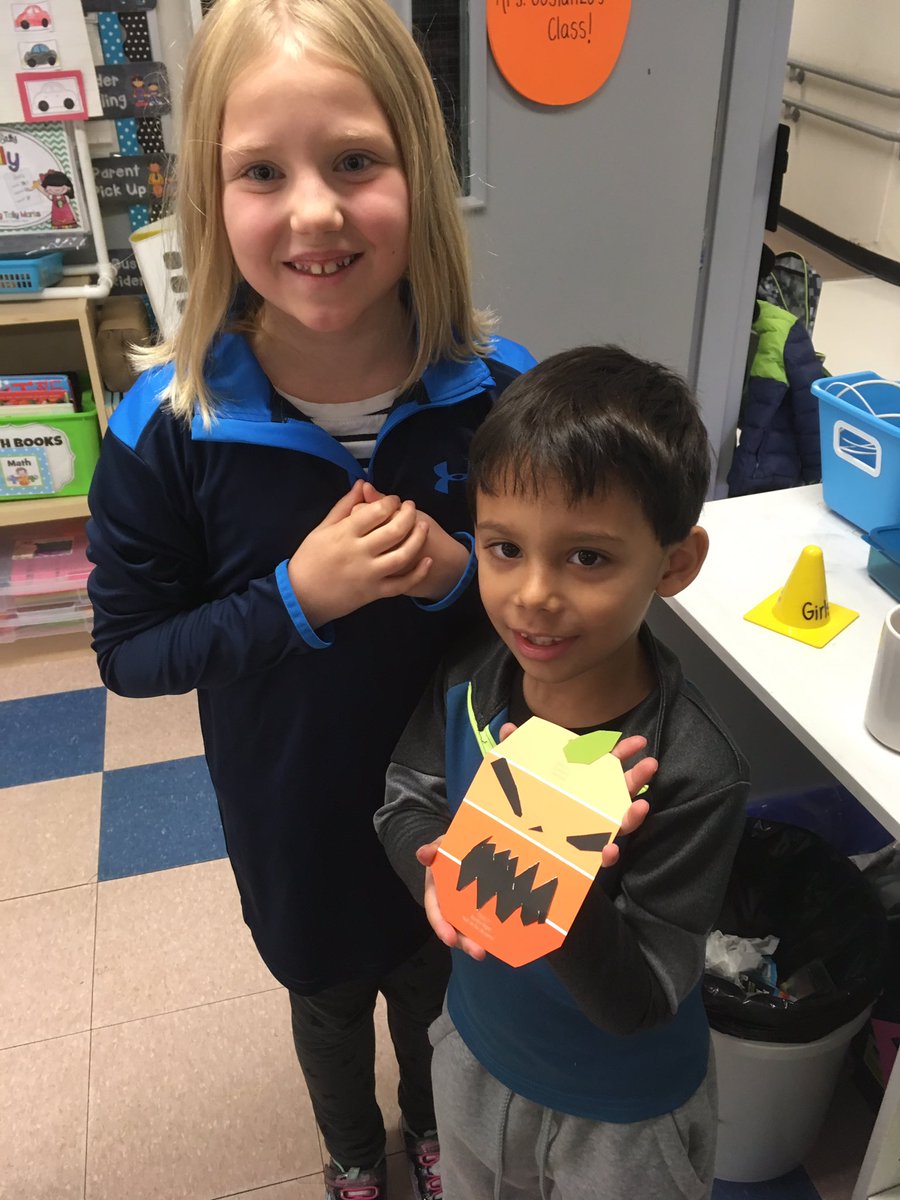 mrsvincelliSEAS's tweet image. Creating and describing these Halloween characters with our buddies in @mrscostanzoSEAS class! #learningpartnership