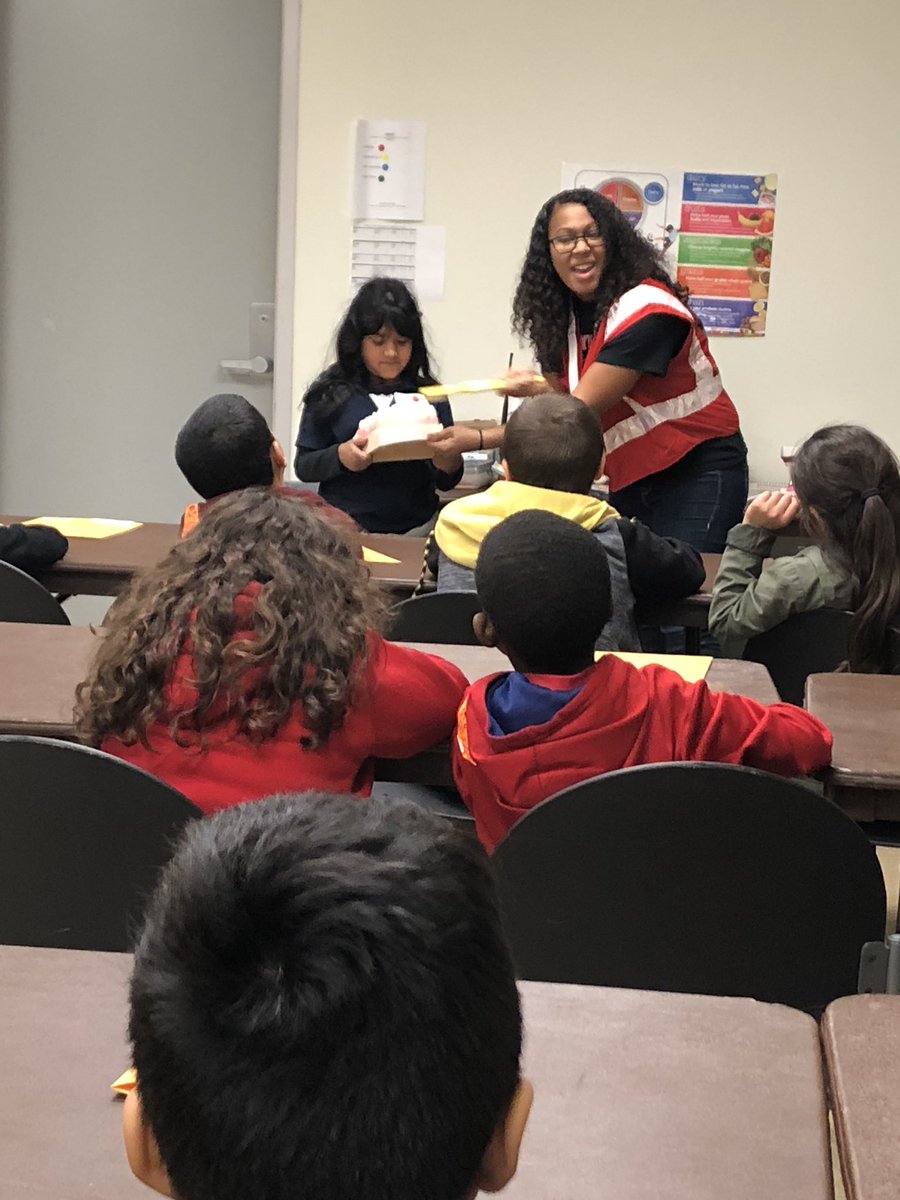 abarretopaz's tweet photo. Field trip to the dentist π¬π #projectsavingsmiles @FondrenES @Tabitha_Dudley1 @TeamHISD https://t.co/PClGXIEKhL