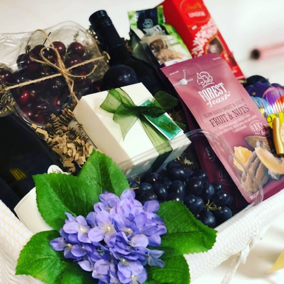 Daily Dispatch #competition. Today's 'Gift Hamper Of The Day' is a 'Customer Creation' Gift Hamper. Shop Now >> bit.ly/2lF1G3m  RT & Follow to #win a Gift Basket. #giftbasketsrule #birthdayhamper #giftsfordaughter