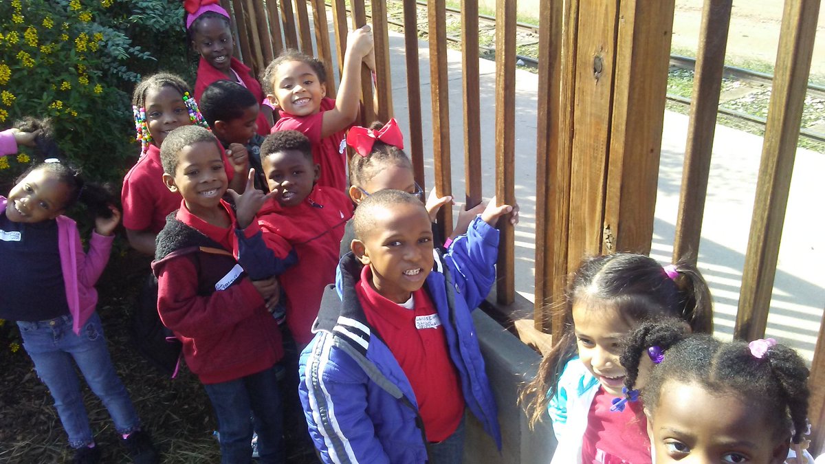 ttjohnso12's tweet photo. My class is enjoying waiting for the train at the Oil Ranch!!!@landis_es https://t.co/laZfK8hwjc