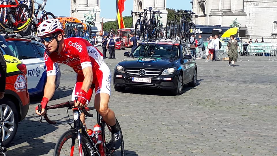 Today we are searching for the name of this Cofidis-rider, here at the start of the Brussels Cycling Classic 2018.

More photos from this race: yourcyclingphotos.com/2018-09-01-bru…

#cofidis #cycling #cyclisme #wielrennen #Bruxelles #Brussels #Brussel