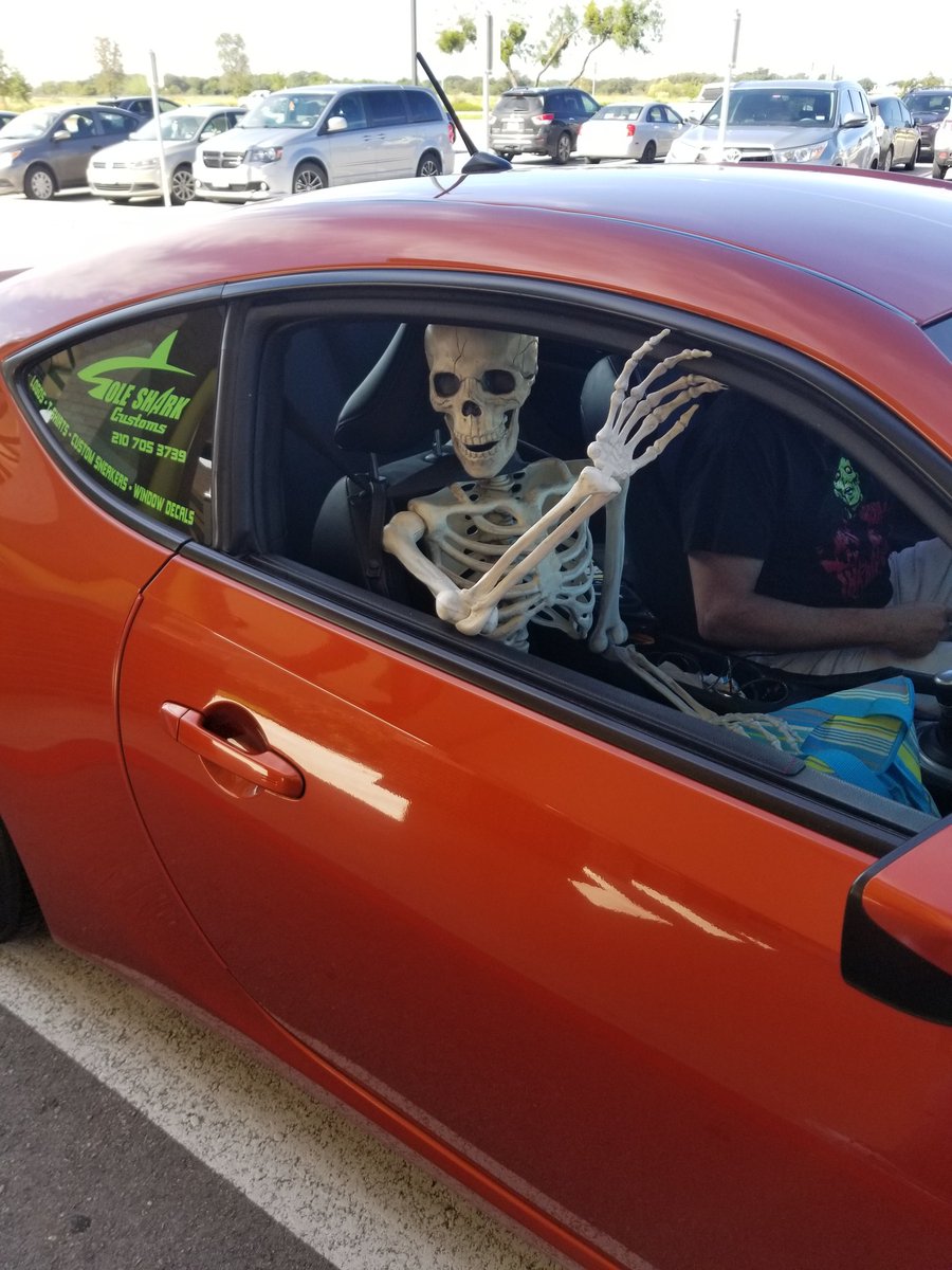 TanyaGarza18's tweet photo. So this just pulled up at Kallison Elementary! #Kallison https://t.co/XeUBjjivsZ