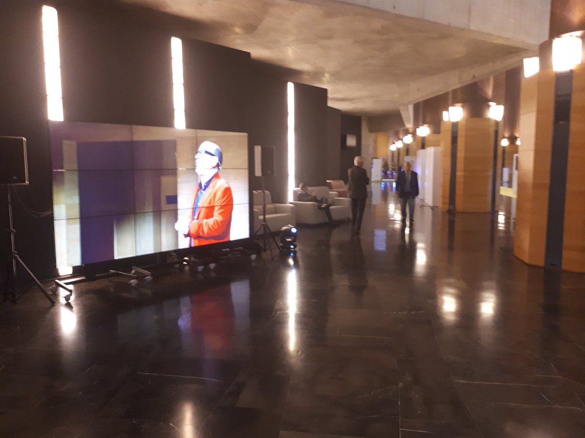 Sabes porque está vacío el hall del <a href="/AuditorioZGZ/">Auditorio de Zaragoza Princesa Leonor</a> en el <a href="/forumpanasef/">Forum Panasef</a> ahora? Porque está todo el mundo dentro de la sala viendo a Corbacho!! 😂😂😂😉